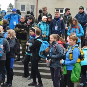 Wyruszyli na trasę VIII Pieszego Maratonu Niepodległości