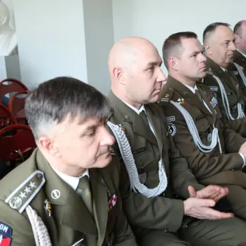 W Radomsku oddano hołd bohaterom. Był apel i salwa honorowa