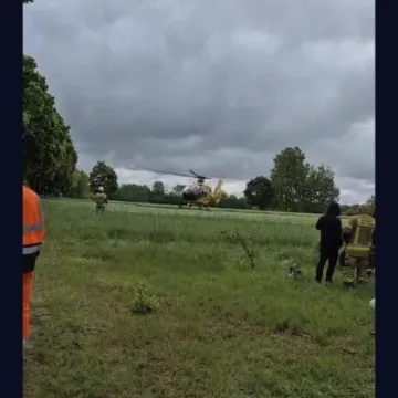 Bus rozbił się o drzewo w Granicach w gm. Masłowice