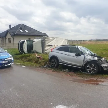 Kierowca iveco zagapił się. Uderzył w mitsubishi