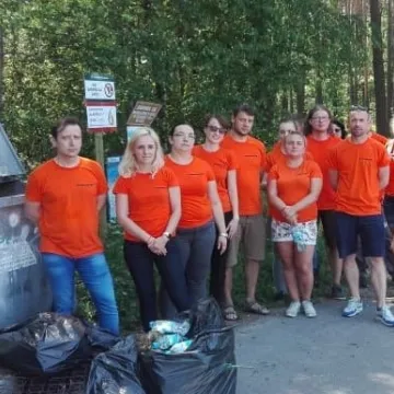 Propagują ekologię – sprzątali las na Suchej Wsi