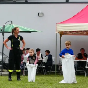 Strażacki piknik rodzinny w Dąbrówce zintegrował mieszkańców