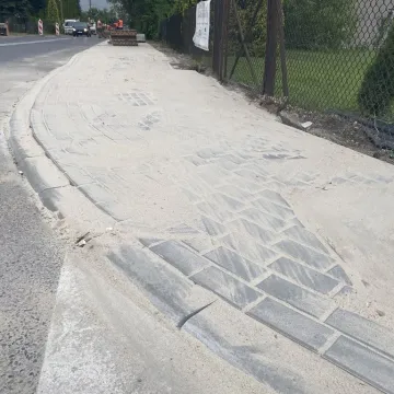 Nowy chodnik na Św. Rocha. Prace nadal trwają
