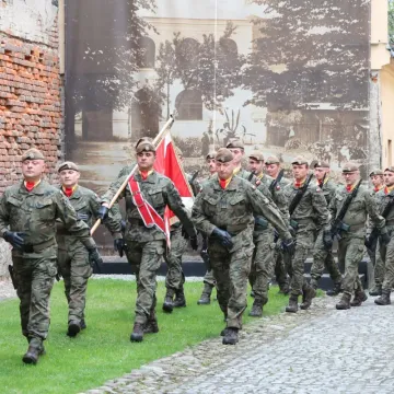 W Radomsku oddano hołd bohaterom. Był apel i salwa honorowa