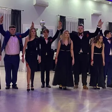 Szampańska zabawa studniówkowa ZSE w Radomsku