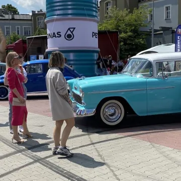 Klasyki zaparkowały w Radomsku. Trwa Auto-Moto Weteran 5