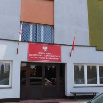 Trzeci bombowy dzień matur w Radomsku