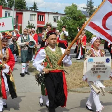 Kolorowa parada artystów z Cypru, Ukrainy i Polski