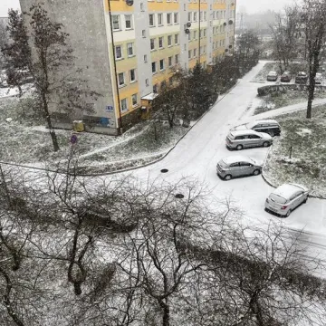 W Radomsku biało. Uważajcie na drogach i chodnikach!