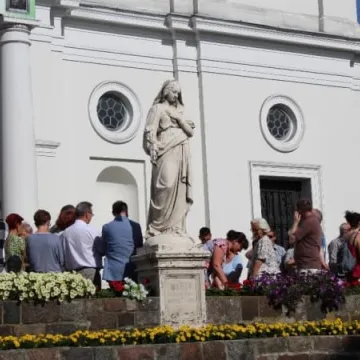 Spacer z rewitalizacją w tle