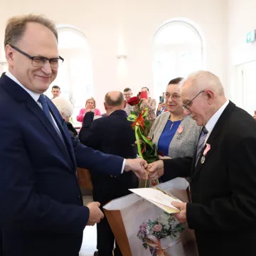Złoci małżonkowie uhonorowani medalami