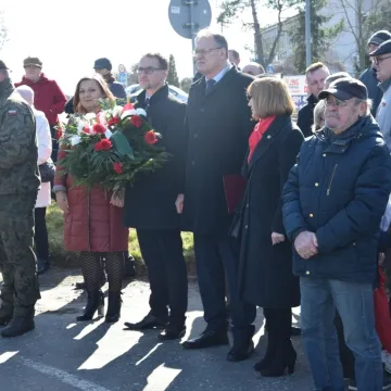 Cześć i chwała bohaterom!