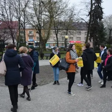 Wiec poparcia dla strajkujących nauczycieli w Radomsku