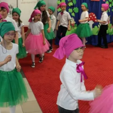 Pasowanie nowych czytelników biblioteki w Radomsku