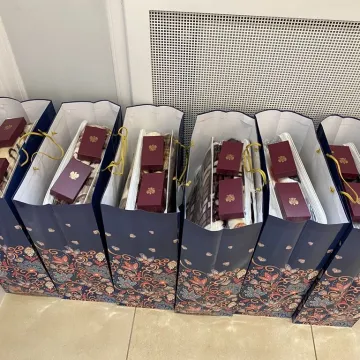 Sześć par uhonorowanych medalami za długoletnie pożycie małżeńskie