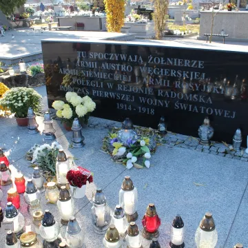 Uroczystość Wszystkich Świętych. Cmentarz Stary w Radomsku