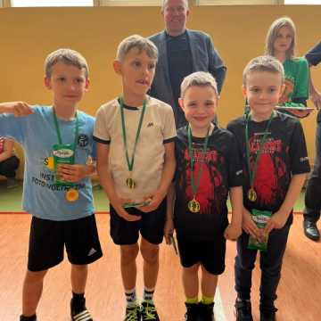 Dobry występ najmłodszych zawodników UKS „Zapaśnik” w Wojewódzkim Turnieju Dzieci „Mocowanie na macie”