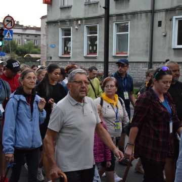 Podróż wiary. Pielgrzymi z Radomska w drodze na Jasną Górę