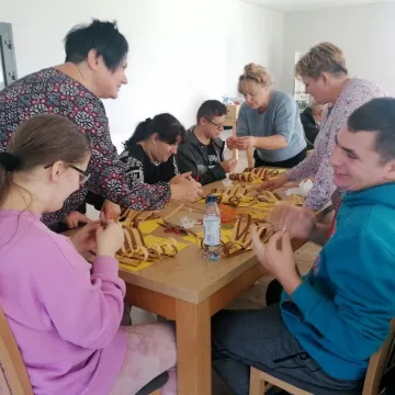 Dzieci uwielbiają zajęcia w lesie