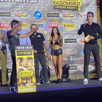 Ceremonia ważenia zawodników przed galą Korner Radomsko Boxing Night