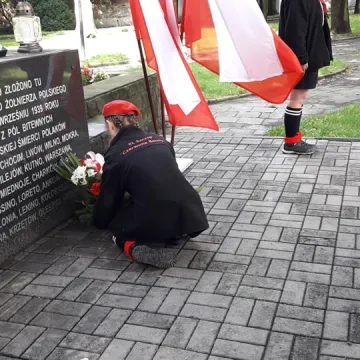 Kwiaty w rocznicę wybuchu II Wojny Światowej