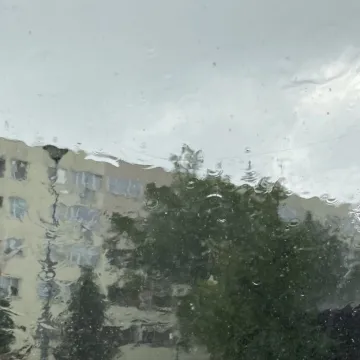 Grzmi, ulewnie pada nad Radomskiem