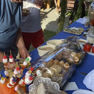 Kietlin świętował przy stole i na zjeżdżalni