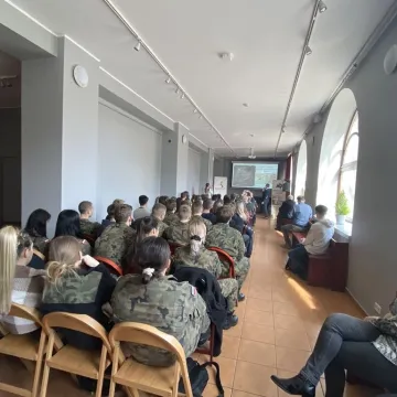 [WIDEO] Poszukiwania szczątków kapitana Stanisława Sojczyńskiego-Warszyca. Wykład dr Krzysztofa Latochy w Muzeum Regionalnym w Radomsku