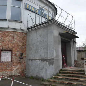 Kto zabezpieczy przeciekający dach „Kinemy”?