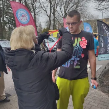 Bieg po schodach radomszczańskiego wieżowca. Wszystko dla WOŚP