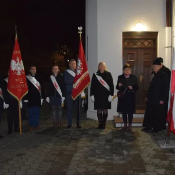 Modlitwa i złożenie kwiatów. Radomsko upamiętnia ofiary stanu wojennego