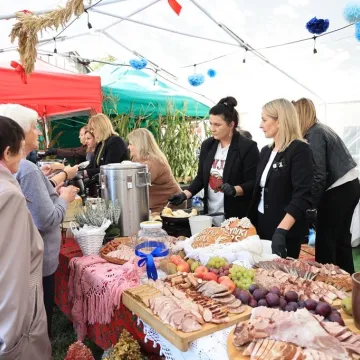 Lokalne tradycje w centrum uwagi podczas święta ziemniaka w Dmeninie