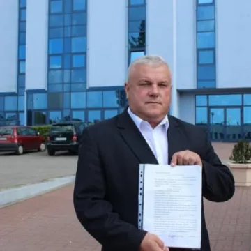 Wygrał w sądzie, posprząta po PiS