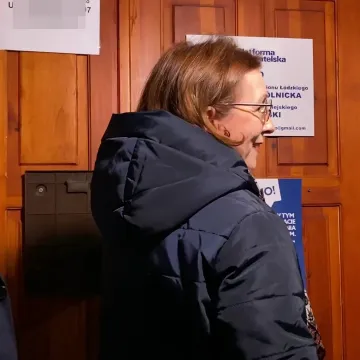 Poseł Anna Milczanowska mówi: „Cześć Platformo!”. I przekazuje ściągawkę