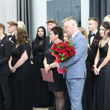 Studniówka uczniów „Drzewniaka” w Kobielach Wielkich