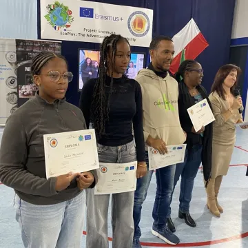 Certyfikaty wręczone, krakowiak zatańczony. Projekt Erasmus w 2 LO podsumowany