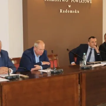 Apel Rady Powiatu Radomszczańskiego do ministrów edukacji, finansów i inwestycji