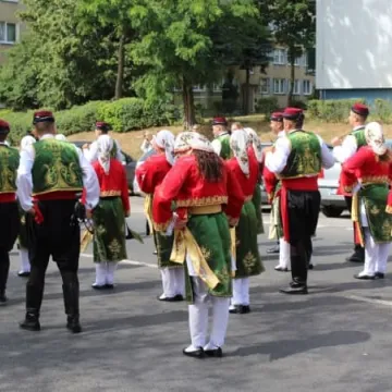 Kolorowa parada artystów z Cypru, Ukrainy i Polski