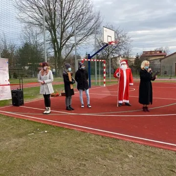 Przy PSP3 w Radomsku powstał kompleks lekkoatletyczny