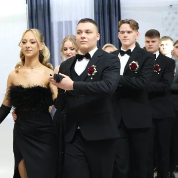 Studniówka uczniów „Drzewniaka” w Kobielach Wielkich