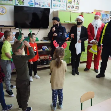 Odblaski od Świętego Mikołaja i policjantów