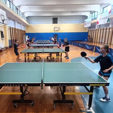 Młodzi tenisiści stołowi UMLKS Radomsko szlifują formę w Wiśle