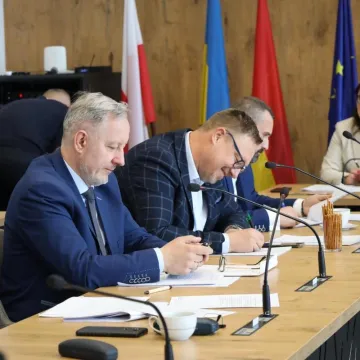 Ostatnia w tej kadencji sesja Rady Miejskiej w Radomsku. Została zwołana w trybie nadzwyczajnym