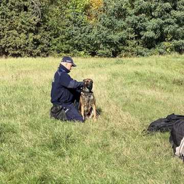 [WIDEO] Manewry klas mundurowych ZSP 1 w Radomsku. Praktyczna lekcja poszukiwania zaginionych