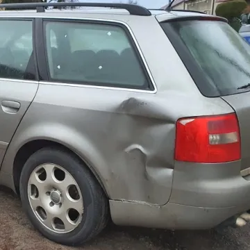 Drift na parkingu zakończył się wysokim mandatem karnym