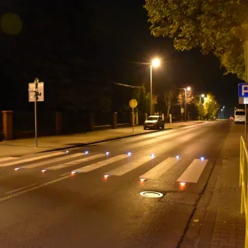 Piotrków Tryb.: aktywne przejścia chronią pieszych