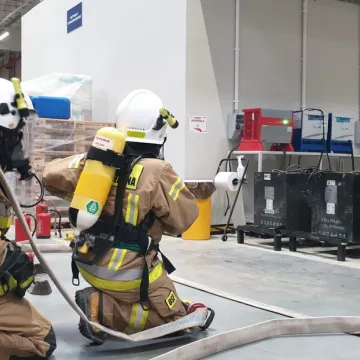 Kolejne ćwiczenia obiektowe strażaków. Tym razem w nowym magazynie