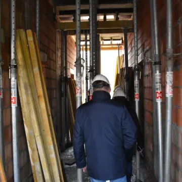 Zobacz, jak powstaje hala sportowa w Kamieńsku