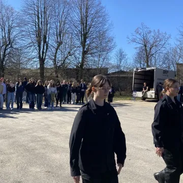 Foto budka, pokazy, poznawanie szkoły. Dzień  Otwarty w ZSP w Kamieńsku