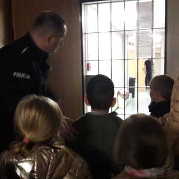 Przedszkolaki z wizytą u policjantów